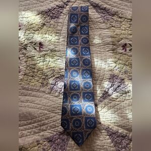 Bracers silk tie